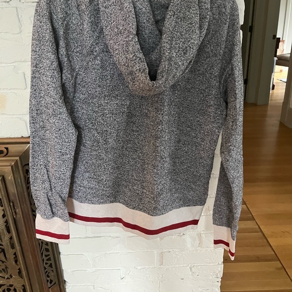 Roots brand cabin hoodie - Picture 5 of 5